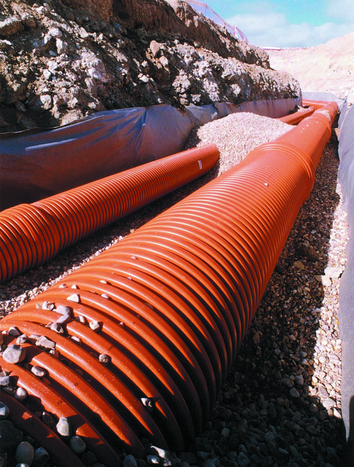 Instalación de tuberías de captación de agua